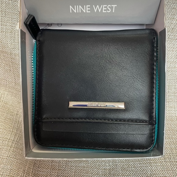 •NIB Nine West wallet - Picture 2 of 6